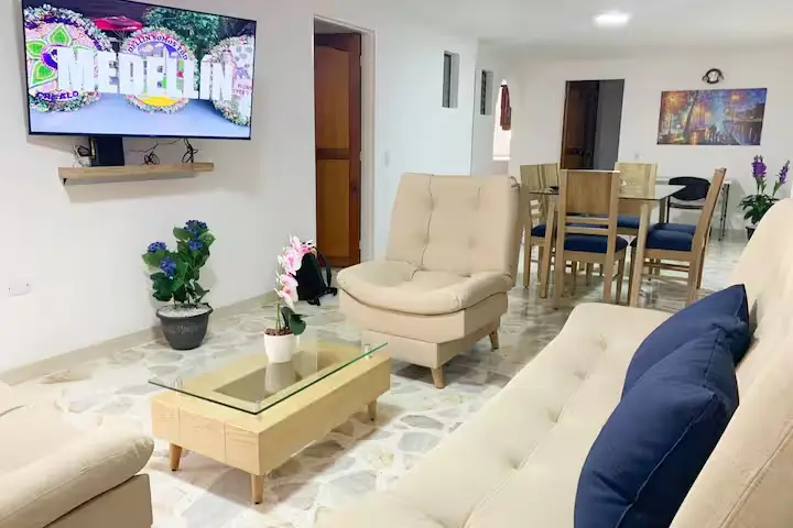 Apartamento amoblado en Laureles Medellín, 601 San Antonio bien iluminado
