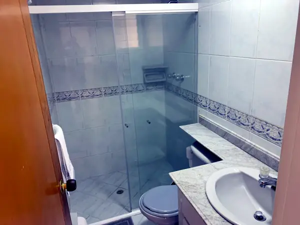 Apartamento 302 · Sede C: baño