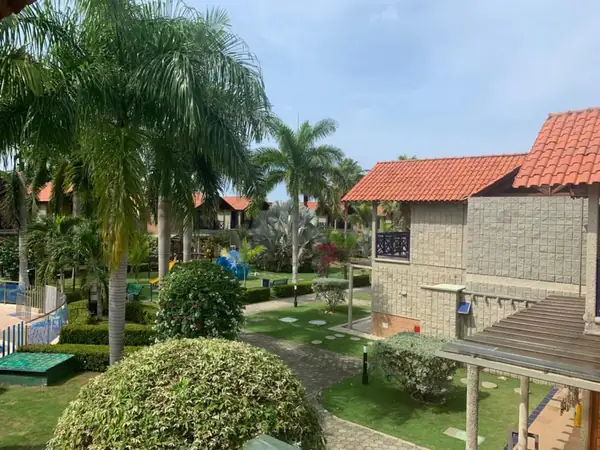Jardines y cabañas del condominio (zona común)