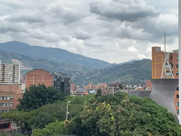 Vista de Laureles y las montañas desde el loft
