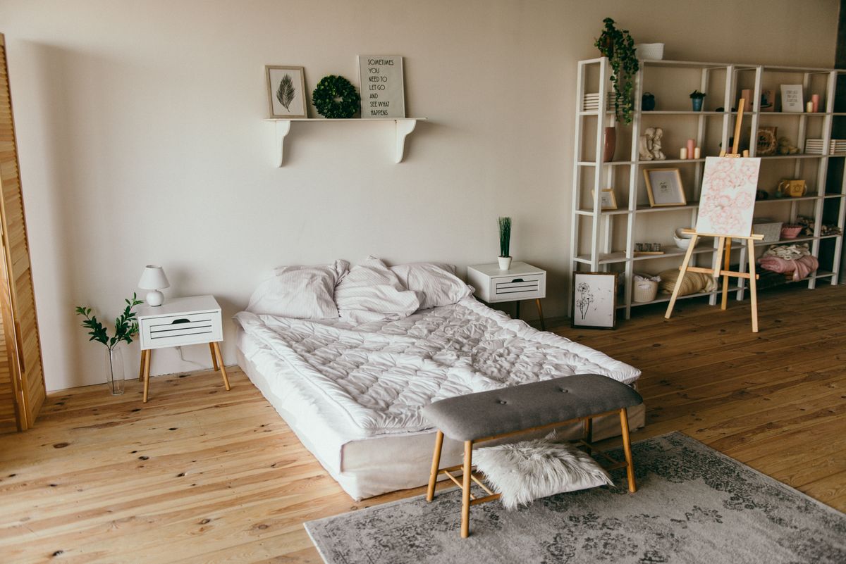 Sala moderna de apartamento amoblado en Laureles Medellín disponible para alquiler por días