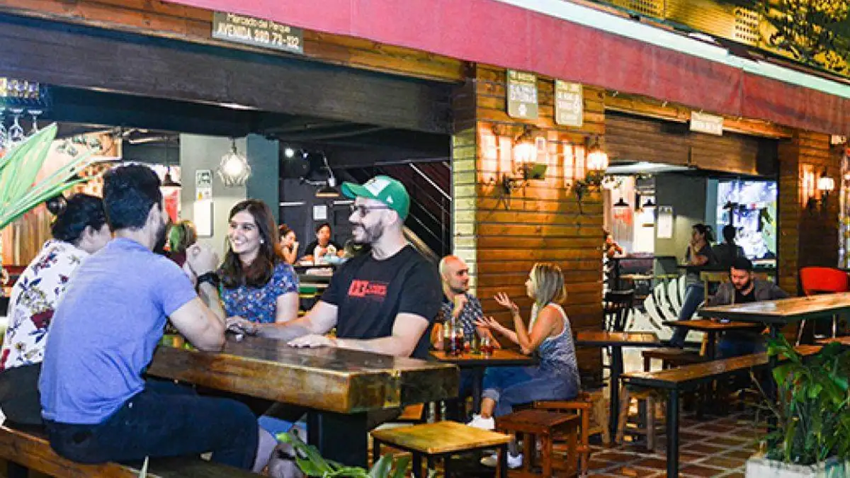 Cafés y restaurantes en Laureles Medellín cerca a la 70