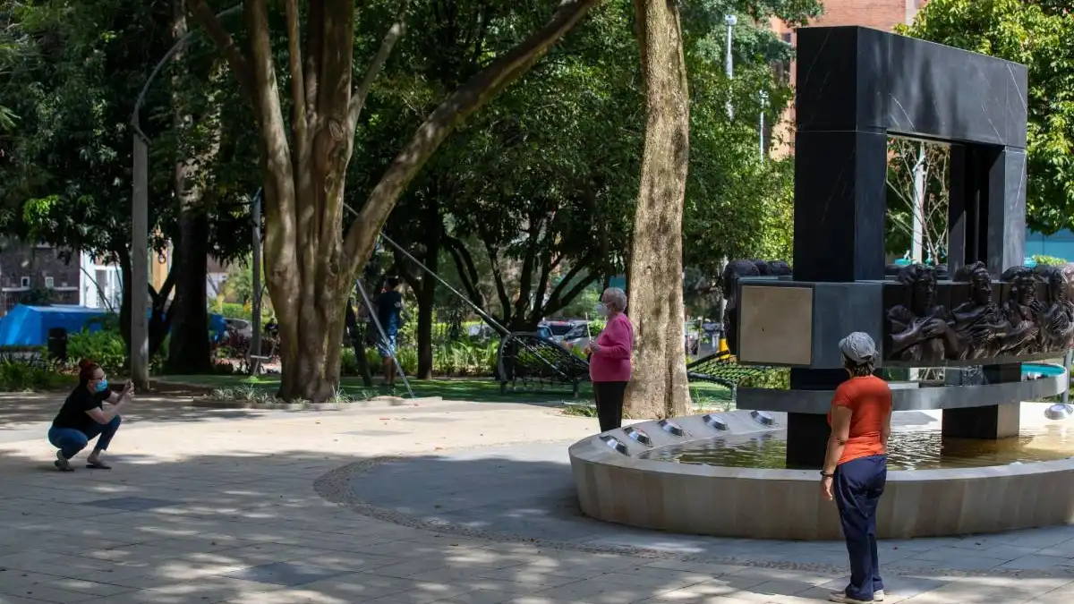 Parques de Laureles Medellín, zonas verdes para caminar